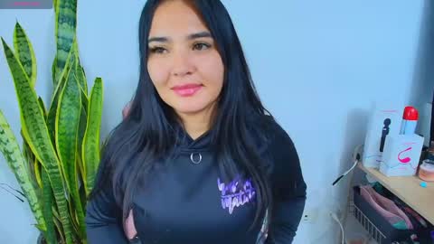    Independent model online show from 05-19-26, 01:56