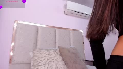 Snapshot of meli_mell chatting on 04-25-26, 01:25 Meli online show from 04-25-26, 01:25