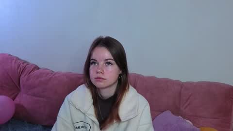 Snapshot of meliamaheia chatting on 10-31-25, 07:42 Erica online show from 10-31-25, 07:42