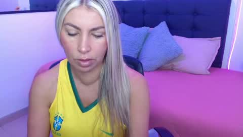 Snapshot of meliissa_xxxx chatting on 06-08-26, 02:28 Melissa online show from 06-08-26, 02:28