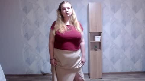 Snapshot of melina_beauty chatting on 05-21-26, 08:38 Melina online show from 05-21-26, 08:38