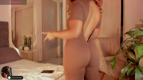 Snapshot of melina_ferrer1 chatting on 04-10-26, 12:54 EI online show from 04-10-26, 12:54