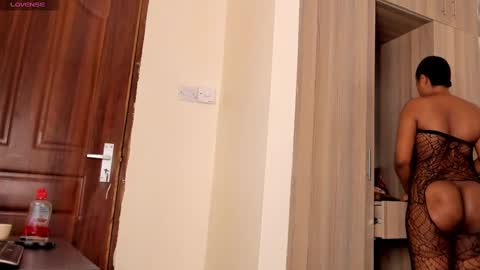 Snapshot of melinda_rosy chatting on 12-27-24, 03:09 rose online show from 12-27-24, 03:09