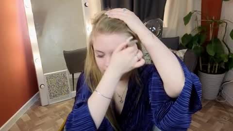 Sophia online show from 03-25-26, 05:35