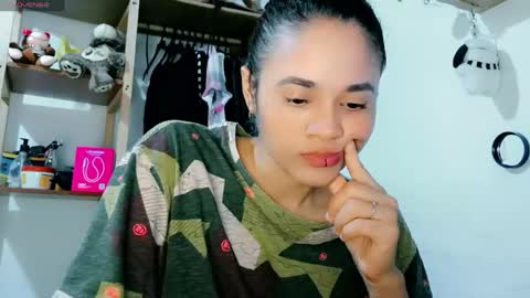 Snapshot of melissa_and_carol chatting on 05-05-26, 02:36 Carol - Dany online show from 05-05-26, 02:36