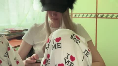 cutebutnyet online show from 04-02-26, 05:38