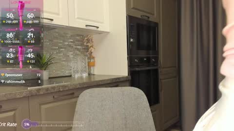 Snapshot of melissalamba chatting on 01-15-25, 04:43 Polly help me reach 100 thumbs up online show from 01-15-25, 04:43