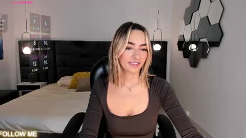 Snapshot of melissamoore_ chatting on 07-25-26, 10:24 Call me Meli online show from 07-25-26, 10:24