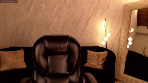 Snapshot of melissamoore_ chatting on 07-29-26, 10:35 Call me Meli online show from 07-29-26, 10:35