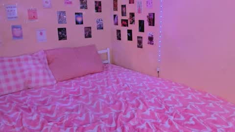 Mia online show from 03-08-26, 03:21