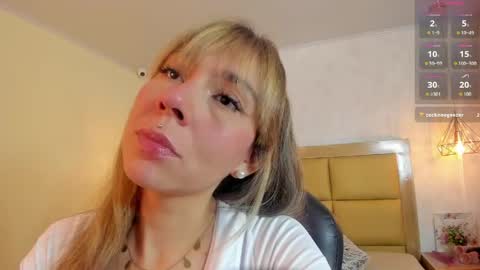 Snapshot of melissarouge chatting on 05-08-26, 01:49 online show from 05-08-26, 01:49