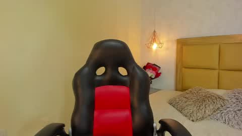 Snapshot of melissarouge chatting on 05-14-26, 07:53 online show from 05-14-26, 07:53
