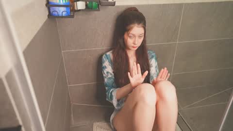 Snapshot of melissaxcbx chatting on 11-23-25, 01:44 NEXT STREAM in 7 3gmt--- online show from 11-23-25, 01:44