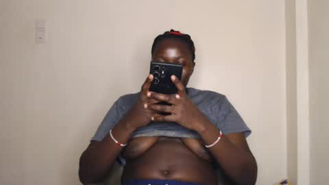 Snapshot of mellanin_pretty_ chatting on 07-13-26, 06:44 . online show from 07-13-26, 06:44