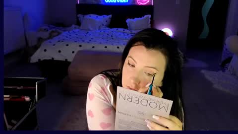 Snapshot of mellisaangel chatting on 05-16-26, 08:00 MellisaAngel online show from 05-16-26, 08:00