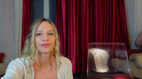 Snapshot of mellisakim chatting on 06-25-26, 11:20 Mellisa online show from 06-25-26, 11:20