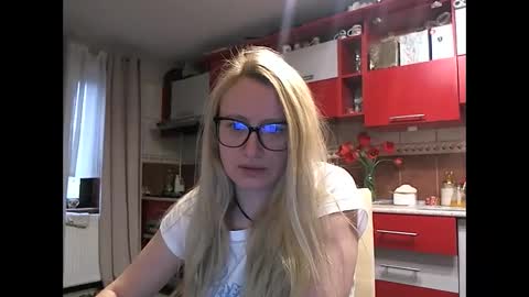 Melly online show from 04-22-26, 06:27