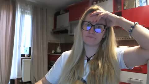 Snapshot of melly_rosey chatting on 05-05-26, 05:15 Melly online show from 05-05-26, 05:15