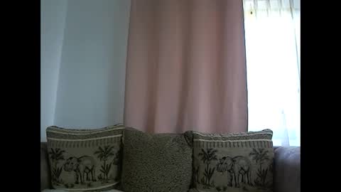 Snapshot of melly_rosey chatting on 05-13-26, 07:28 Melly online show from 05-13-26, 07:28