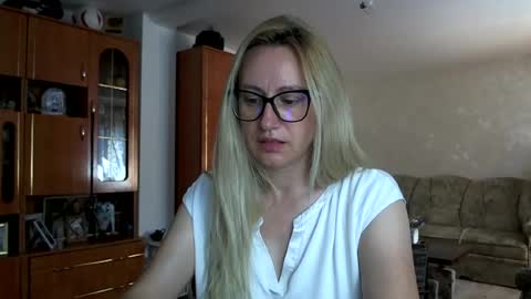 Snapshot of melly_rosey chatting on 07-01-26, 07:43 Melly online show from 07-01-26, 07:43