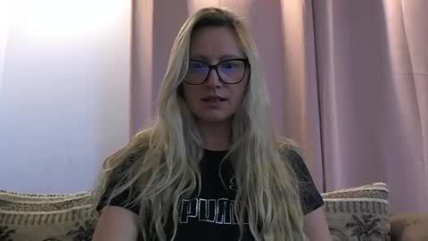 Snapshot of melly_rosey chatting on 07-08-26, 06:07 Melly online show from 07-08-26, 06:07