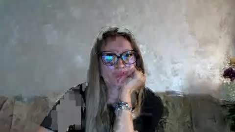 Snapshot of melly_rosey chatting on 07-21-26, 08:38 Melly online show from 07-21-26, 08:38