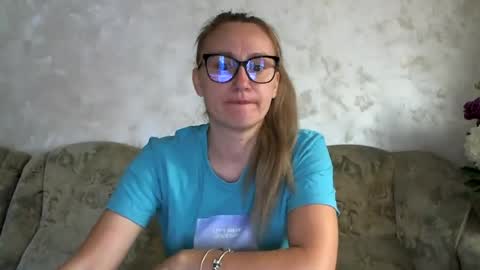 Snapshot of melly_rosey chatting on 07-26-26, 07:48 Melly online show from 07-26-26, 07:48