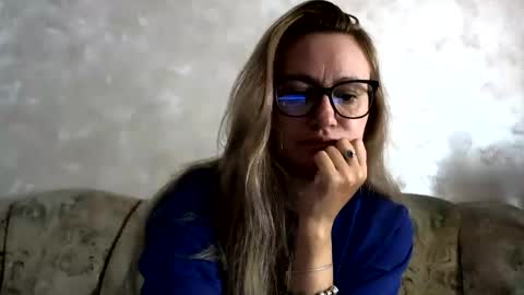 Snapshot of melly_rosey chatting on 07-29-26, 07:06 Melly online show from 07-29-26, 07:06