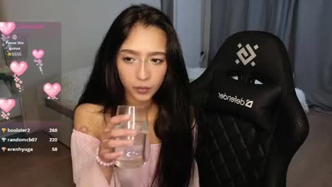 Snapshot of mellymellika chatting on 06-08-26, 01:28 Melly online show from 06-08-26, 01:28