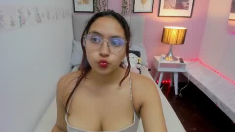 Snapshot of meloddy_brm chatting on 07-31-26, 03:17 online show from 07-31-26, 03:17