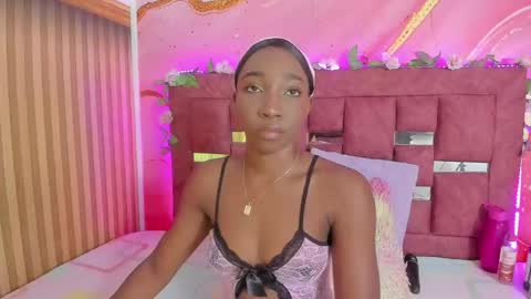 Snapshot of melody_paris chatting on 05-29-26, 10:46 Mixie online show from 05-29-26, 10:46