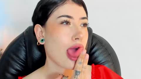 Snapshot of melody_suarez chatting on 12-04-24, 08:40 MELODY online show from 12-04-24, 08:40