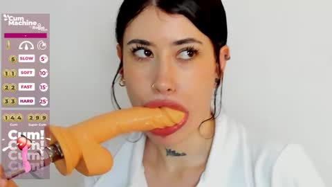 Snapshot of melody_suarez chatting on 12-07-24, 01:03 MELODY online show from 12-07-24, 01:03