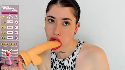 Snapshot of melody_suarez chatting on 12-10-24, 11:30 MELODY online show from 12-10-24, 11:30