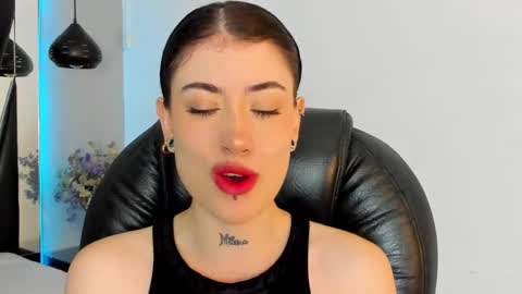 Snapshot of melody_suarez chatting on 12-11-24, 07:25 MELODY online show from 12-11-24, 07:25