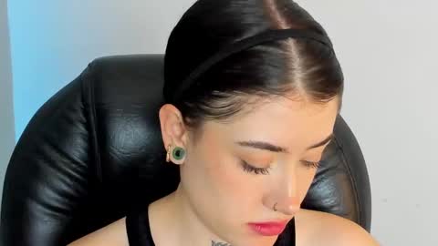 Snapshot of melody_suarez chatting on 12-11-24, 11:32 MELODY online show from 12-11-24, 11:32