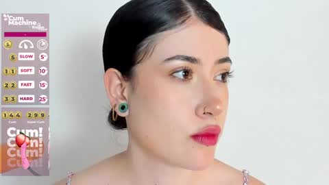 Snapshot of melody_suarez chatting on 12-18-24, 10:35 MELODY online show from 12-18-24, 10:35