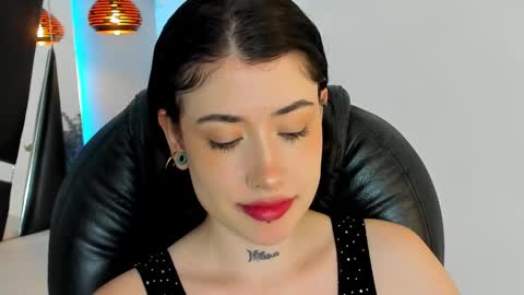 Snapshot of melody_suarez chatting on 12-20-24, 08:23 MELODY online show from 12-20-24, 08:23