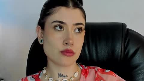 Snapshot of melody_suarez chatting on 12-29-24, 01:56 MELODY online show from 12-29-24, 01:56