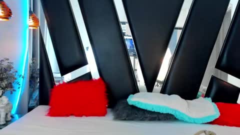 Snapshot of melody_suarez chatting on 12-31-24, 07:40 MELODY online show from 12-31-24, 07:40