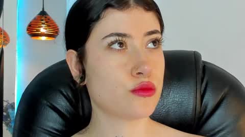 Snapshot of melody_suarez chatting on 01-09-25, 01:29 MELODY online show from 01-09-25, 01:29