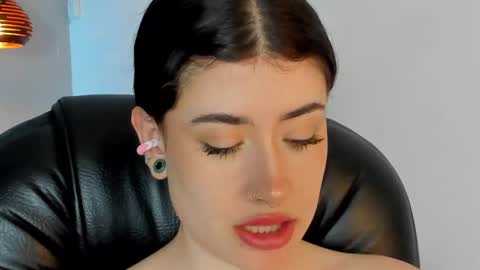 Snapshot of melody_suarez chatting on 01-11-25, 02:41 MELODY online show from 01-11-25, 02:41