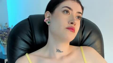 Snapshot of melody_suarez chatting on 01-23-25, 08:13 MELODY online show from 01-23-25, 08:13