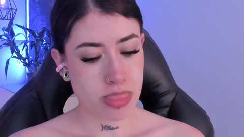 Snapshot of melody_suarez chatting on 02-08-25, 02:15 MELODY online show from 02-08-25, 02:15