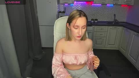 Snapshot of melodyoflovee chatting on 12-13-24, 04:33 Kaylie online show from 12-13-24, 04:33