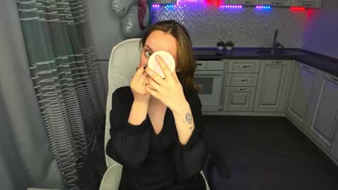 Snapshot of melodyoflovee chatting on 02-05-25, 03:45 Kaylie online show from 02-05-25, 03:45