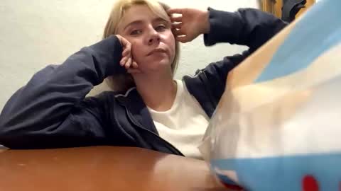 sophia online show from 10-23-25, 02:38