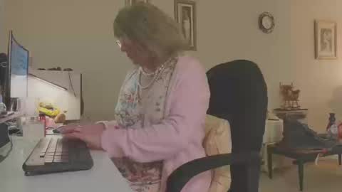 Snapshot of melodyredux_62 chatting on 10-13-25, 12:27 Melody online show from 10-13-25, 12:27
