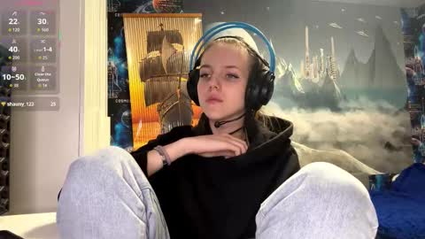 Hi Im Aria 18 years old online show from 12-18-25, 03:51