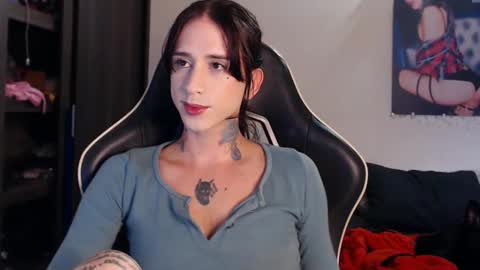 Snapshot of mely_roussex chatting on 02-22-25, 10:52 mely online show from 02-22-25, 10:52